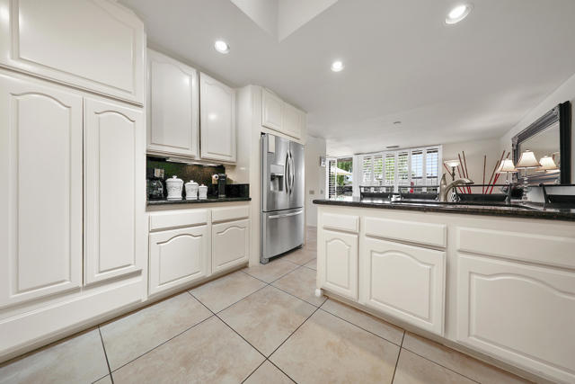 5 Fordham Court, Rancho Mirage CA: https://media.crmls.org/mediaz/4882cf50-ec1f-4419-9249-e195095731fe.jpg