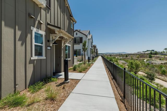 32395 Tannat Dr, Temecula CA: https://media.crmls.org/mediaz/48838cf0-bc1c-4d00-bf13-0ab9210ab77c.jpg