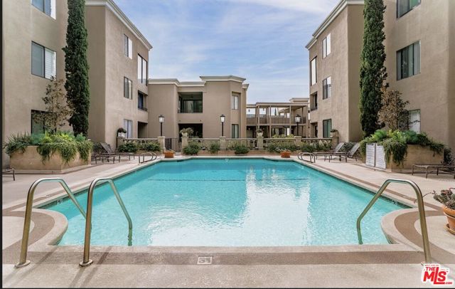 8455 Fountain Avenue, West Hollywood CA: https://media.crmls.org/mediaz/4883a6e5-b8d8-4d6f-9356-0dce3be71509.jpg