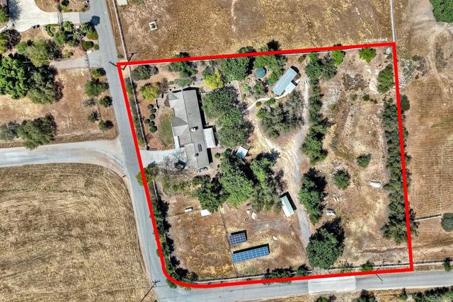 31503 Stardust Lane, Valley Center CA: https://media.crmls.org/mediaz/4883b63d-1b0b-4597-8fbc-680863bc6ba5.jpg