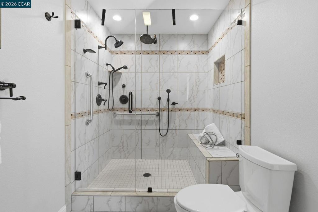 https://media.crmls.org/mediaz/4883c103-d657-446d-a40d-f86ef741d2f1.jpg?preset=X-Large