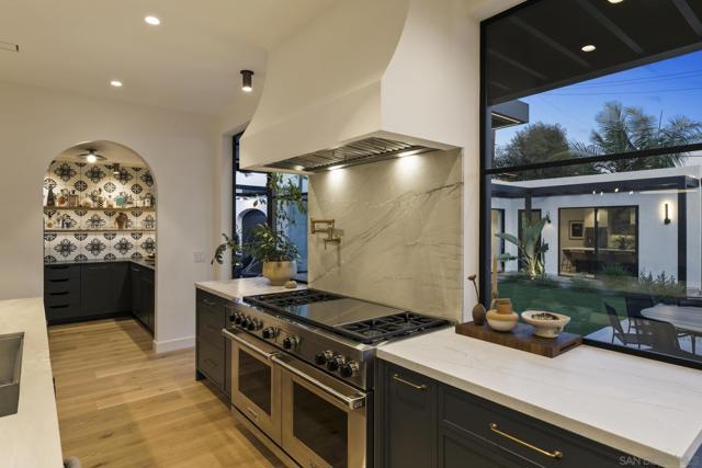 4223 Middlesex Dr, San Diego CA: https://media.crmls.org/mediaz/4883c8d0-e8c9-4c7b-8cf9-418c0d4c20f7.jpg