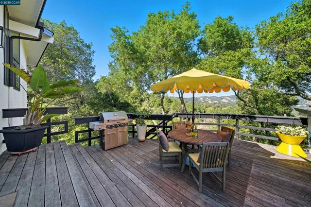 4161 Coralee Ln, Lafayette CA: https://media.crmls.org/mediaz/488458ab-f5d2-449a-abed-5a6745a9da83.jpg