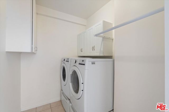 22960 Cass Avenue, Woodland Hills CA: https://media.crmls.org/mediaz/4884a21f-fc03-4d46-9af1-4555feddecc9.jpg
