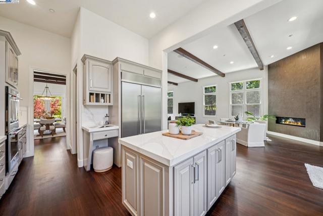 3625 Pontina Ct, Pleasanton CA: https://media.crmls.org/mediaz/4884bd5b-5de0-4245-ab6f-306b2b37b6a8.jpg