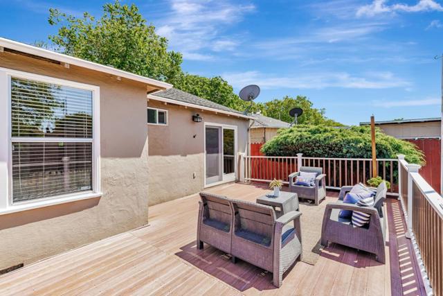 1359 Madera Avenue, Menlo Park CA: https://media.crmls.org/mediaz/4884caa1-c805-467f-bdb1-9904370c3193.jpg