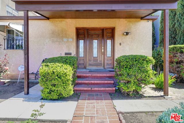 844 N Poinsettia Place, Los Angeles CA: https://media.crmls.org/mediaz/4884f6eb-9ba0-44c9-8099-f3f9ce98c75c.jpg