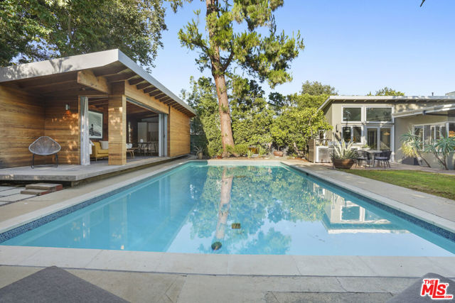 12815 Sarah Street, Studio City CA: https://media.crmls.org/mediaz/48851c22-997e-49a2-b7e4-11b4f8094396.jpg