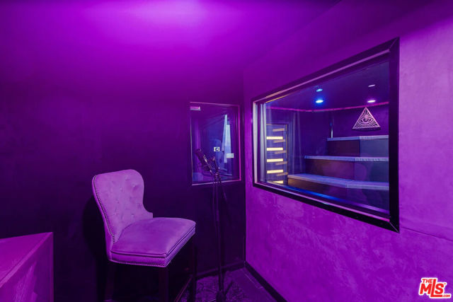 14132 Beresford Road, Beverly Hills CA: https://media.crmls.org/mediaz/488522d2-1d0f-414c-ba6a-c8b352c1042c.jpg