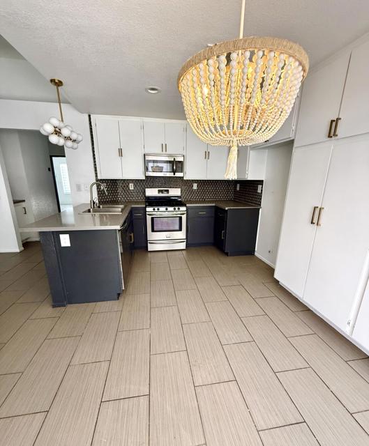 40855 Sandy Gale Lane, Palm Desert CA: https://media.crmls.org/mediaz/48855828-2f8d-4bfa-8a47-b06077cd3416.jpg