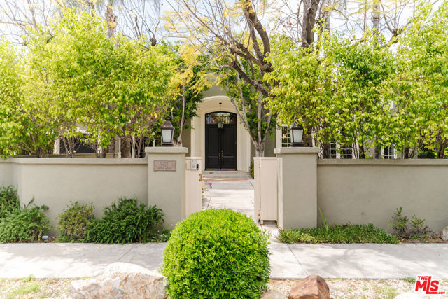 5425 Encino Avenue, Encino CA: https://media.crmls.org/mediaz/4885c4ca-d451-4da9-99f6-8023b0bf63a5.jpg