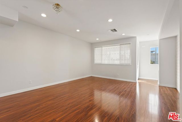 13225 Victory Boulevard photo 14