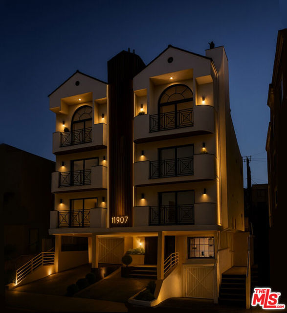 Drew Fenton | 11907 Darlington Avenue Los Angeles CA | MLS: 7264256
