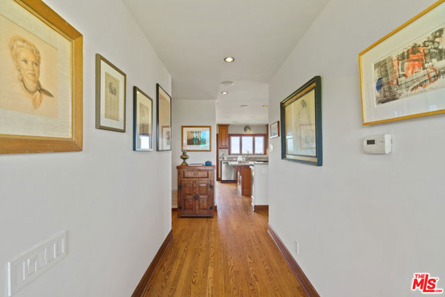 2303 Tuna Canyon Road, Topanga CA: https://media.crmls.org/mediaz/48861356-9b88-4dbd-84c9-cca088d13780.jpg