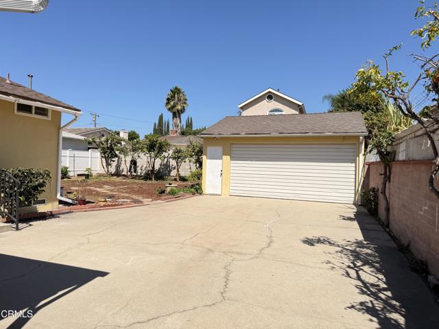 9721 Emperor Avenue, Arcadia CA: https://media.crmls.org/mediaz/48867c95-0aee-433a-9561-17333fe1e673.jpg