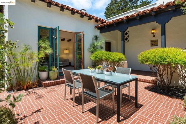 2583 Buena Vista Way, Berkeley CA: https://media.crmls.org/mediaz/488776dc-2270-421c-bdcb-6bf64d01b9a2.jpg