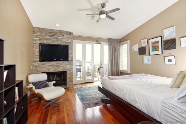 292 Bonair St, La Jolla CA: https://media.crmls.org/mediaz/4887b0b6-cf16-4a4a-b56a-f8ab7357d320.jpg