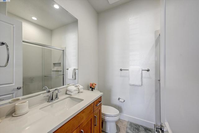 4072 Whitney Vista Ln, Rocklin CA: https://media.crmls.org/mediaz/4887bed9-400e-4d31-a915-17aa2fb6ce52.jpg