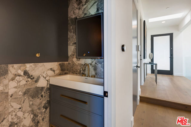 8654 Hollywood Boulevard, Los Angeles CA: https://media.crmls.org/mediaz/48884553-d056-4e47-98ad-07879a430294.jpg