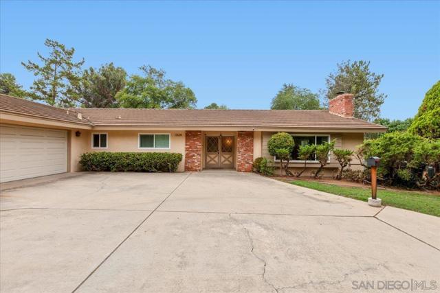 13128 Via Del Toro, Poway CA: https://media.crmls.org/mediaz/4888f7ed-c4a1-4fee-9476-8d031245eb92.jpg