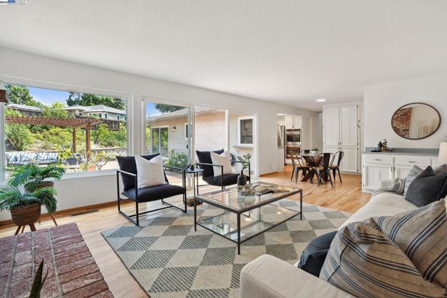 643 Contada Cir, Danville CA: https://media.crmls.org/mediaz/488a187b-5dbf-48df-8327-0376b3582acd.jpg