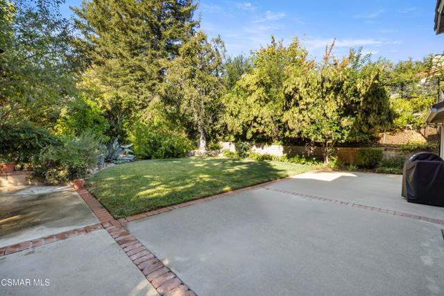 885 Rim Crest Drive, Westlake Village CA: https://media.crmls.org/mediaz/488a1ad0-6630-4017-a8ac-6c834e84b6d6.jpg
