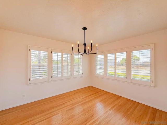 323 Hill Dr, Vista CA: https://media.crmls.org/mediaz/488a7ccc-033c-414f-84d3-87a91cc45456.jpg