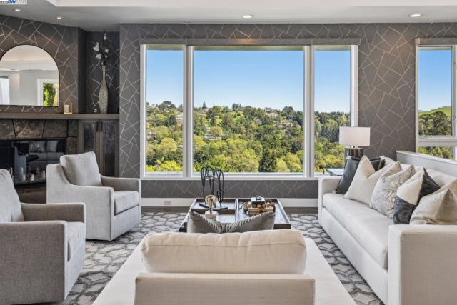 11 Leslyn Lane, Lafayette CA: https://media.crmls.org/mediaz/488a7f56-1d4d-4e79-9302-94a5ec1525b3.jpg