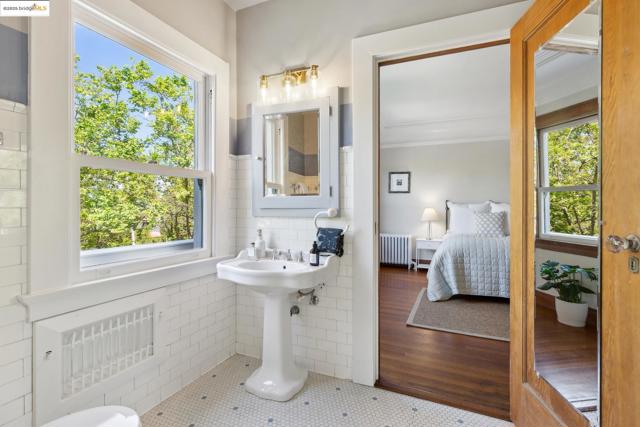 22 Sea View Ave, Piedmont CA: https://media.crmls.org/mediaz/488ada19-6e6a-4695-9351-0199c86766bd.jpg