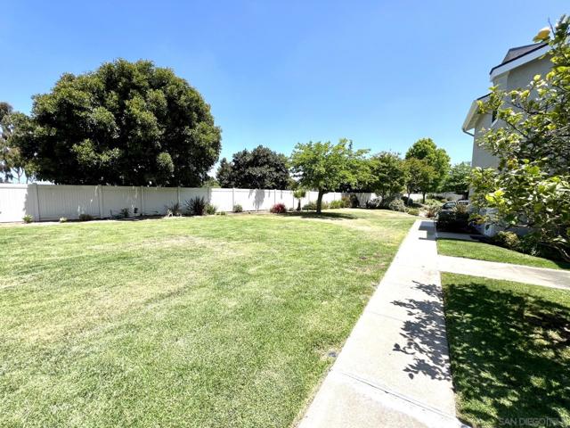 4924 Via Lapiz, San Diego, California 92122, 3 Bedrooms Bedrooms, ,1 BathroomBathrooms,Townhouse,For Sale,Via Lapiz,240023155SD