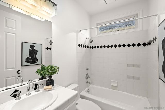 261 G Ave, Coronado CA: https://media.crmls.org/mediaz/488b50c5-d10e-4eae-b0e0-1bba1bd90112.jpg