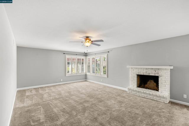 4403 Winterberry Ct, Concord CA: https://media.crmls.org/mediaz/488bbb13-8bca-4884-835f-e5cf5c5c1edd.jpg