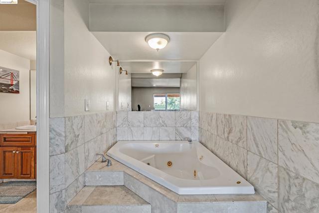 Image 23 of 42 For 28016 Whitestone Ct