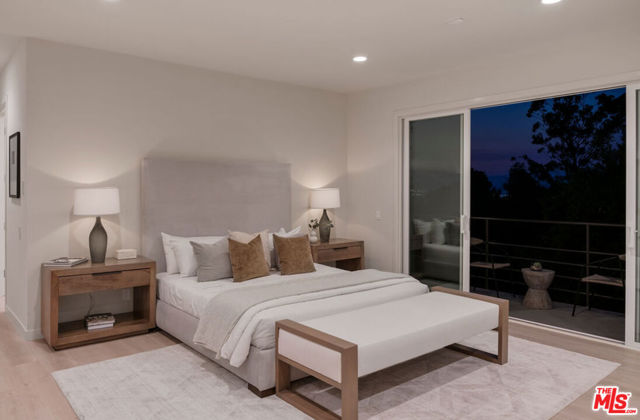 7209 Sunnydip Trail, Los Angeles CA: https://media.crmls.org/mediaz/488c34d7-6869-4026-a30a-fbe160ea4a2e.jpg