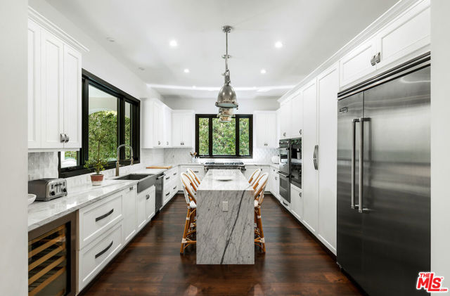 356 S Clark Drive, Beverly Hills CA: https://media.crmls.org/mediaz/488c6270-b96c-4eb2-bf9a-817db86f344d.jpg