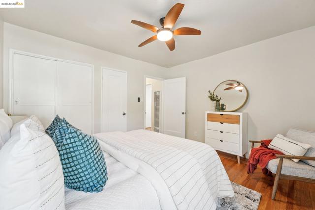 10601 Sheldon St, Oakland CA: https://media.crmls.org/mediaz/488cb1a8-a366-4305-9b2e-3558334ab2d4.jpg