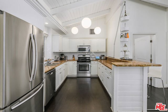 2225 N Cahuenga Boulevard, Los Angeles CA: https://media.crmls.org/mediaz/488cca66-55bc-47ab-bd18-1bc1b796bca5.jpg