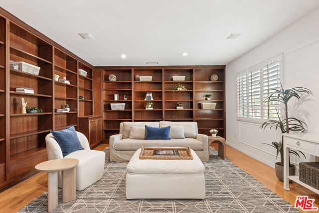 16979 Encino Hills Drive, Encino CA: https://media.crmls.org/mediaz/488da360-6545-476c-8b98-93575c871d79.jpg