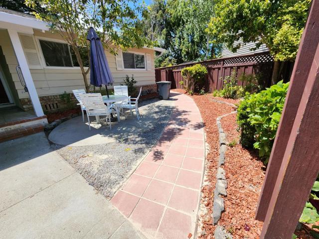 20 Tioga Way, Belmont CA: https://media.crmls.org/mediaz/488e48d3-2ac2-4803-8929-bf82c59aa810.jpg