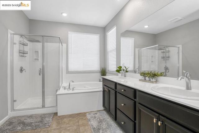 497 Tintori Ct, Brentwood CA: https://media.crmls.org/mediaz/488ec6c2-83c2-49c3-9143-de06ae35835c.jpg