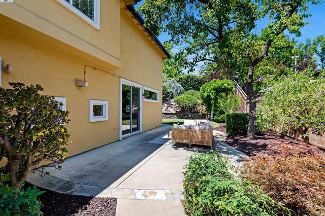 3582 Ridgecrest Way, Livermore CA: https://media.crmls.org/mediaz/488f6b42-0c62-43a7-abb9-a31dfb16b937.jpg