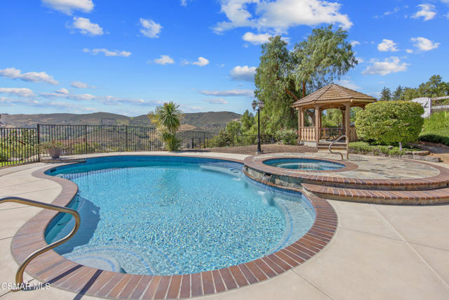 12490 Ridge Drive, Santa Rosa CA: https://media.crmls.org/mediaz/48906d97-0ac3-4cb4-9a02-5653f65955d8.jpg