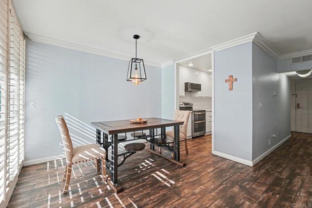 Detail Gallery Image 7 of 39 For 14141 Dickens St #111,  Sherman Oaks,  CA 91423 - 2 Beds | 2 Baths