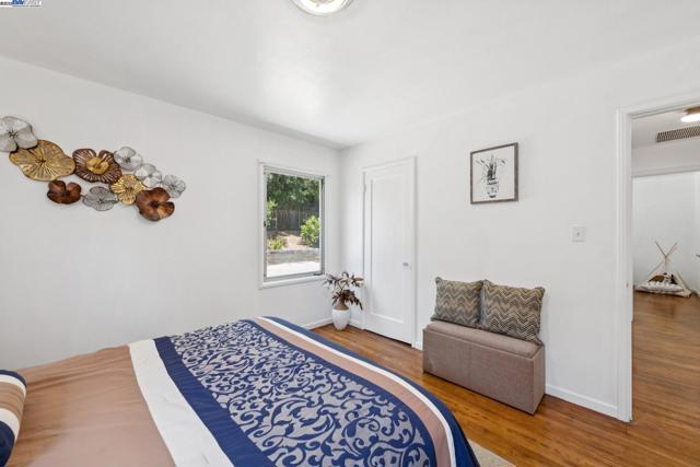 14886 Wake Ave, San Leandro CA: https://media.crmls.org/mediaz/4890ba6a-1414-45c4-bebc-2f8f69182e9d.jpg