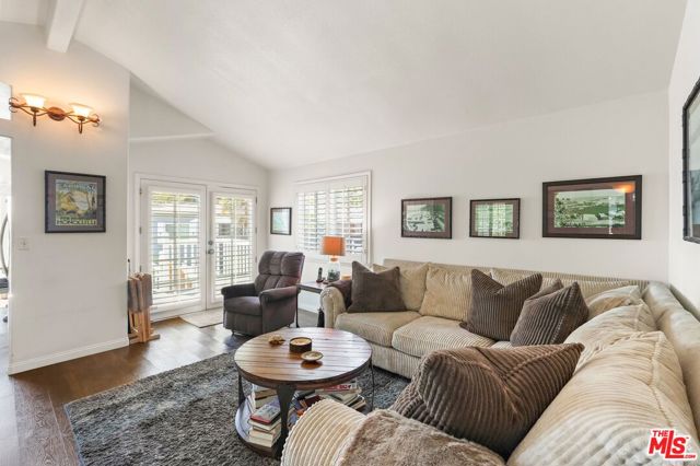 31 Paradise Cove Road, Malibu CA: https://media.crmls.org/mediaz/4891546a-3f99-4636-a657-77a42c9151be.jpg