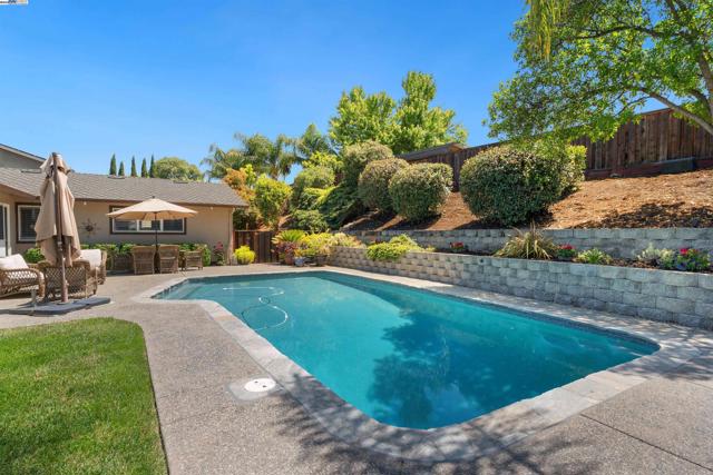 1163 Lomitas Ave, Livermore CA: https://media.crmls.org/mediaz/48921ad3-5dff-440b-9784-de0dae78b9e1.jpg