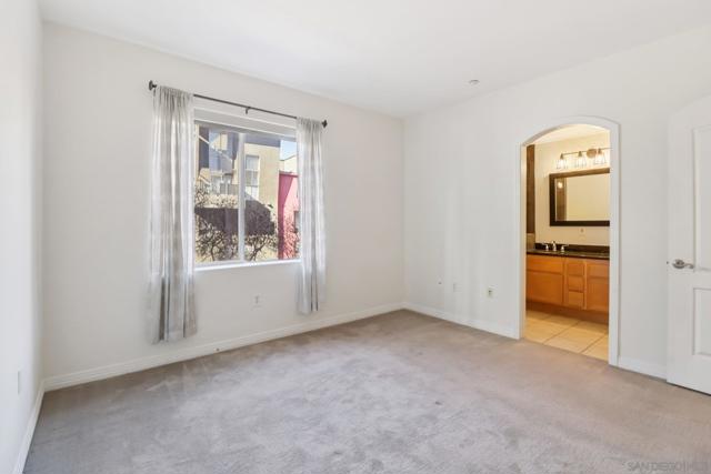 1501 India St, San Diego CA: https://media.crmls.org/mediaz/48926bc8-5e00-4dae-99ee-014387c13289.jpg