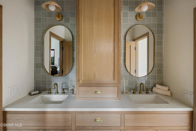 24005 Clarington Drive, West Hills CA: https://media.crmls.org/mediaz/48929fa3-1ead-4077-99b0-8d1b589cb8a5.jpg