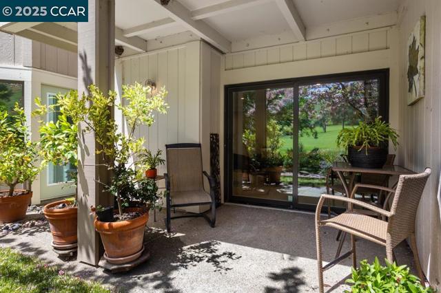 644 Terra Calif Dr, Walnut Creek CA: https://media.crmls.org/mediaz/48934c96-b0cf-4794-8e1c-0c9cc27c6748.jpg