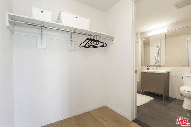 889 Francisco Street, Los Angeles CA: https://media.crmls.org/mediaz/48934db0-8fb5-4e25-9f7d-4ff76cbdaa25.jpg